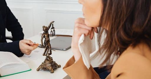 Trennungsentscheidungen im Unternehmen: Was Führungskräfte vor dem Gespräch klären sollten
